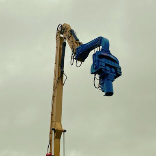 Efficient & Eco-Friendly: The Dedicated Pile Driver for Waterbody Construction Projects