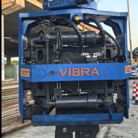 Side Grip Pile Driver With Full 360 Degree Continuous Rotation And Bidirectional Tilt Driving Head – SV400 For Low Headroom Sites