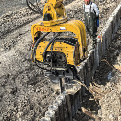 Full 360 Degree Continuous Rotation Hydraulic Pile Driver With High Frequency Vibration Output & Low Maintenance Cost Design
