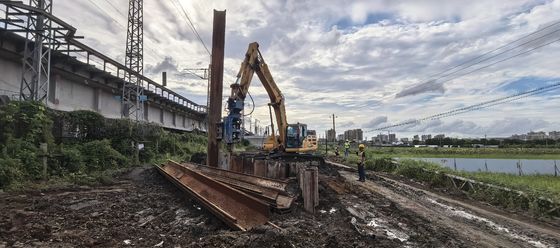 SV-400 Side Grip Pile Driver – Precise Positioning Servo Control And Static Crushing Low Vibration Noise For Sensitive Environments