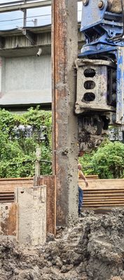 Pelle SHANTUI de 35 tonnes avec pieu hydraulique à prise latérale pour longueurs de 6 à 12 mètres