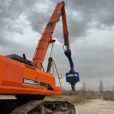 FV-280 Pile Driver – Compact Structure Confined Spaces And High Frequency Vibration Output For 12m Solar Piles