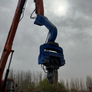 FV-280 Pile Driver – Compact Structure Confined Spaces And High Frequency Vibration Output For 12m Solar Piles