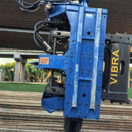 Side Grip Pile Driver With Full 360 Degree Continuous Rotation & Low Headroom Operation Capability – SV-400 For 32–40t Excavators