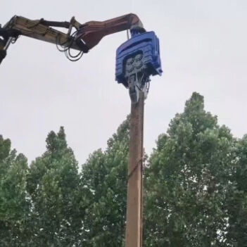 Quatre engins de battage excentriques à force motrice élevée – Idéal pour les projets de pieux de 48 à 52 tonnes