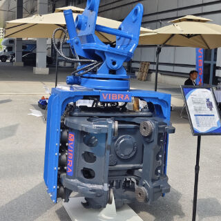 Side Grip Pile Driver With Full 360 Degree Continuous Rotation And Bidirectional Tilt Driving Head – SV400 For Low Headroom Sites