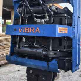 Side Grip Pile Driver With Full 360 Degree Continuous Rotation And Bidirectional Tilt Driving Head – SV400 For Low Headroom Sites