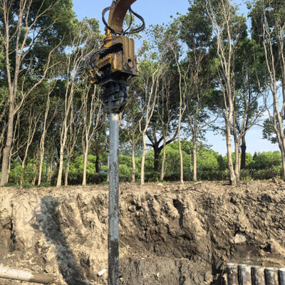 Full 360 Degree Continuous Rotation Hydraulic Pile Driver With High Frequency Vibration Output & Low Maintenance Cost Design