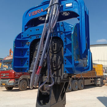 Compact Structure Confined Spaces Pile Driver | Dual Pump Flow Merging System + High Frequency Vibration Output